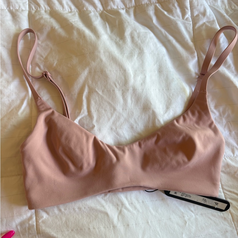SkimsXNikd Seamless Scoop sports bra - Picture 2 of 5